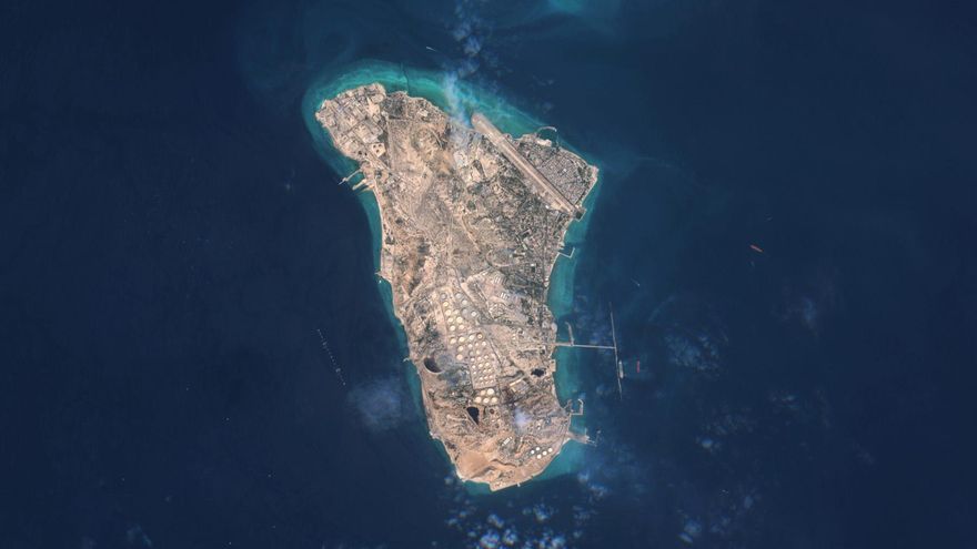 Por qué la terminal petrolera de la estratégica isla de Jarg sigue intacta tras los bombardeos de EEUU e Israel en Irán