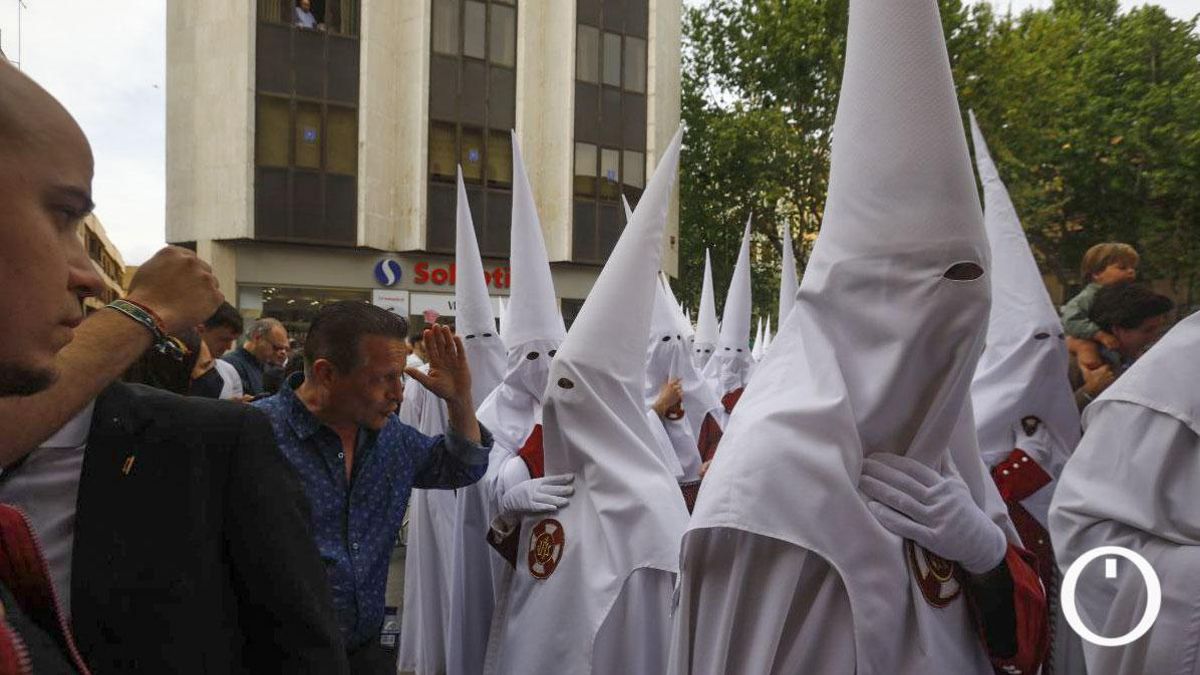 Nazarenos de la Sentencia tras enterarse de la suspensión