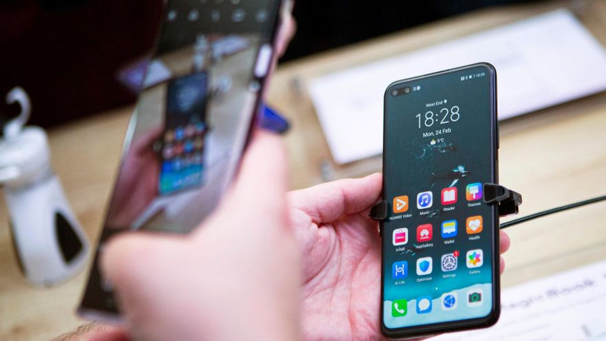 Cae una red que defraudó más de 20 millones de euros en el IVA con la venta de teléfonos