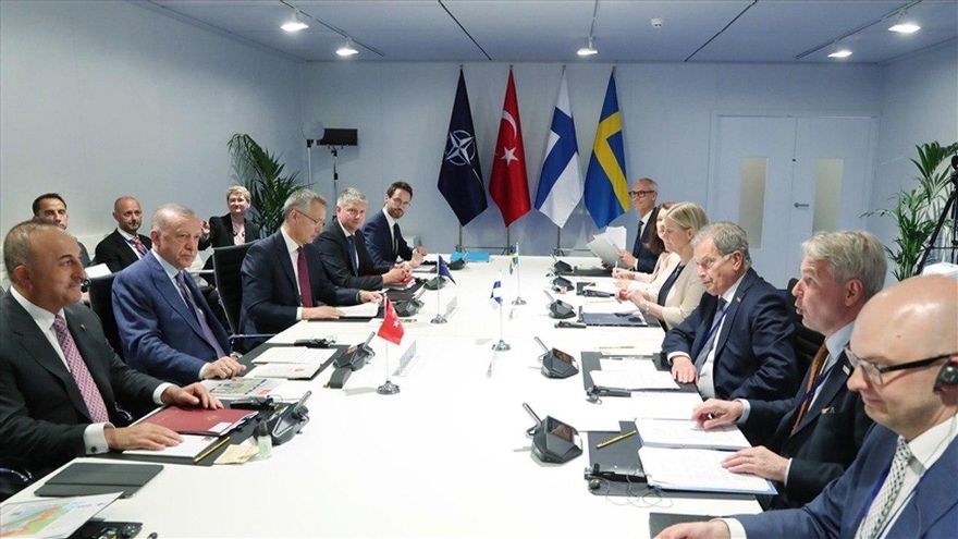 Reunión del secretario general de la OTAN, el presidente turco, Recep Tayyip Erdogan; la primera ministra de Suecia, Magdalena Andersson; y el presidente finlandés, Sauli Niinistö, en la cumbre de la OTAN de Madrid, el 28 de junio de 2022.