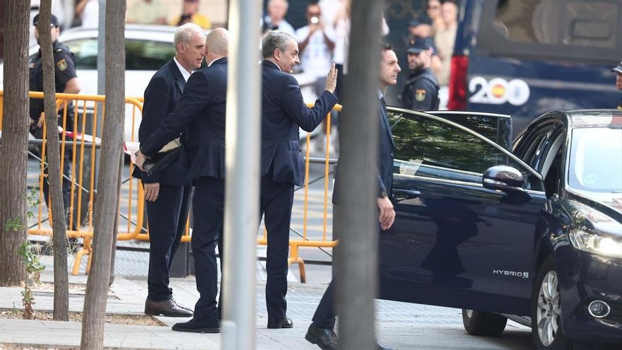 El juez rechaza retirar el pasaporte a Zapatero tras su declaración en la Audiencia Nacional