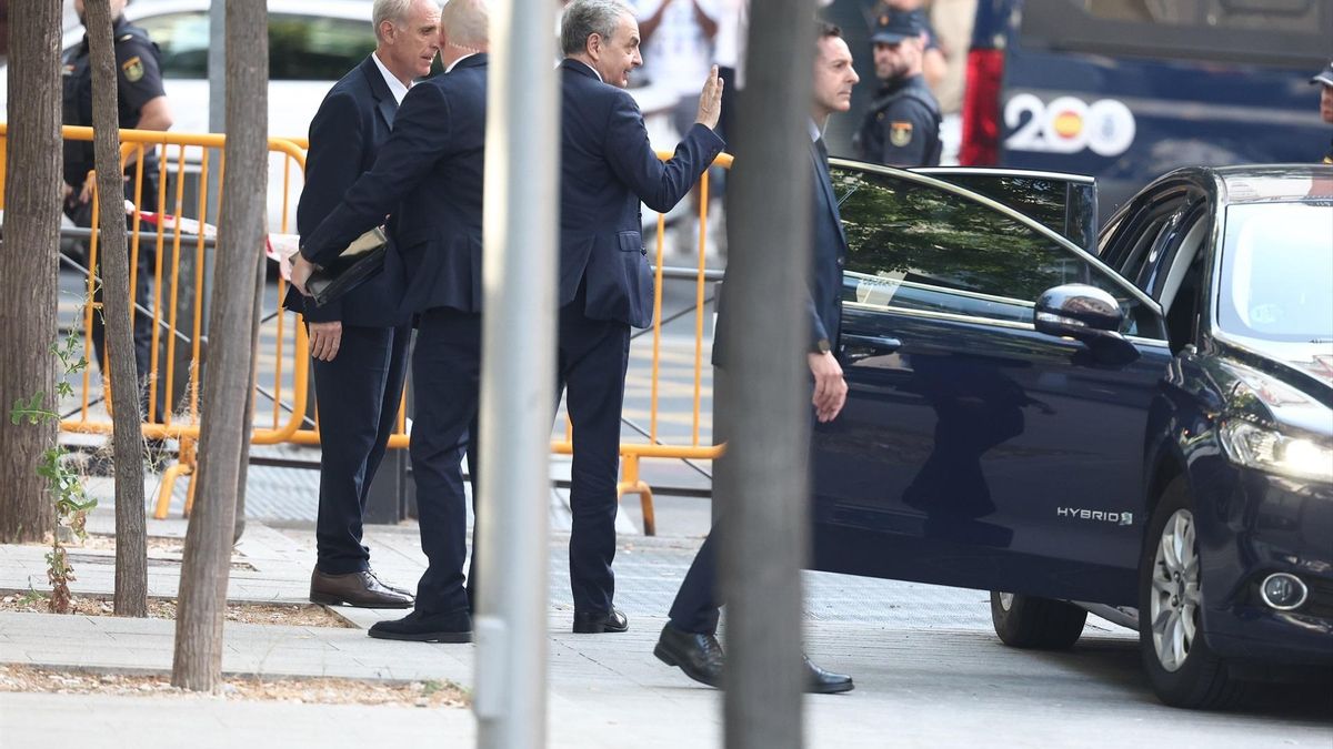 El expresidente del Gobierno José Luis Rodríguez Zapatero, a su llegada a la Audiencia Nacional.