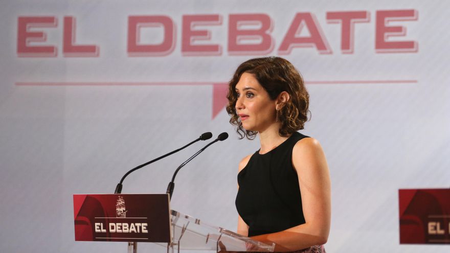 La presidenta de la Comunidad de Madrid, Isabel Díaz Ayuso, interviene en un desayuno informativo organizado por el diario digital El Debate, en el Hotel Westin Palace, a 23 de mayo de 2022, en Madrid (España). Se trata de su primera aparición tras la celebración del XVII Congreso Autonómico Extraordinario del PP madrileño donde ha sido proclamada presidenta del PP de Madrid.