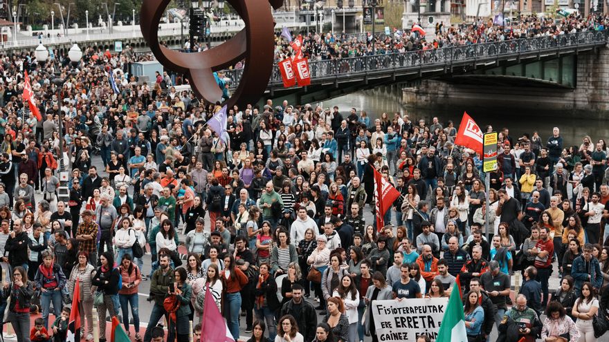 Los funcionarios vascos materializan su órdago a Urkullu con un paro "masivo" minimizado por la Administración