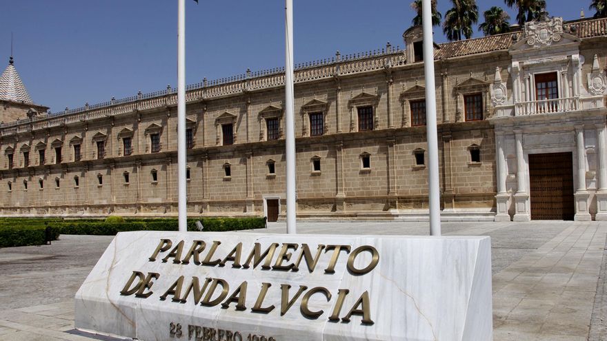 La Policía investiga si el Parlamento andaluz validó un informe para "engañar" a la Fiscalía y salvar un contrato a dedo