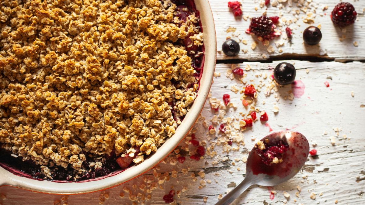 Crumble de melocotón y frambuesa: cómo hacer este postre que siempre da buen resultado