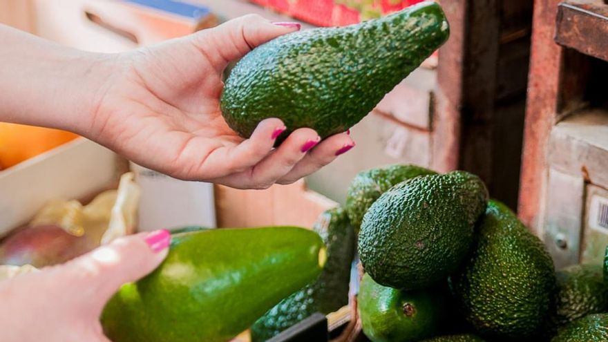 El color y la firmeza del aguacate son fundamentales para evaluar su estado de maduración
