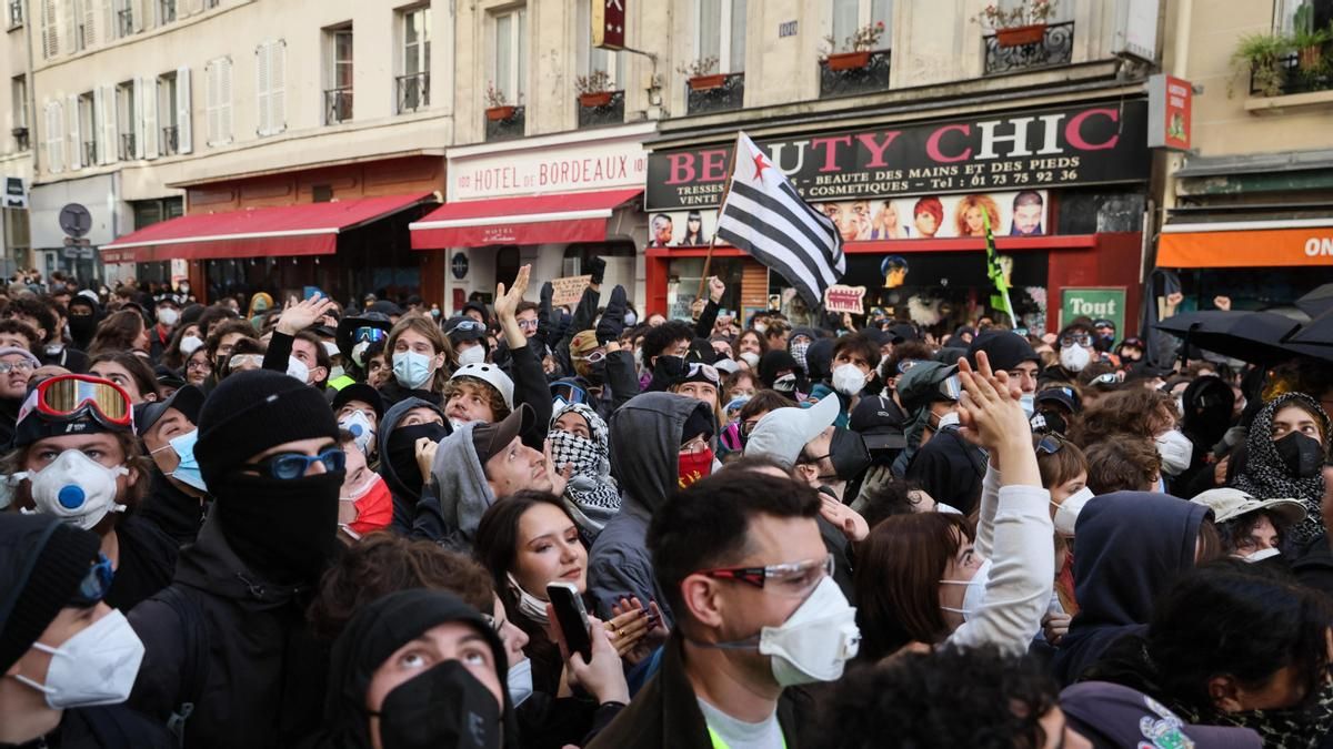 La Policía detiene a decenas de personas en París antes de comenzar la jornada de protestas en Francia