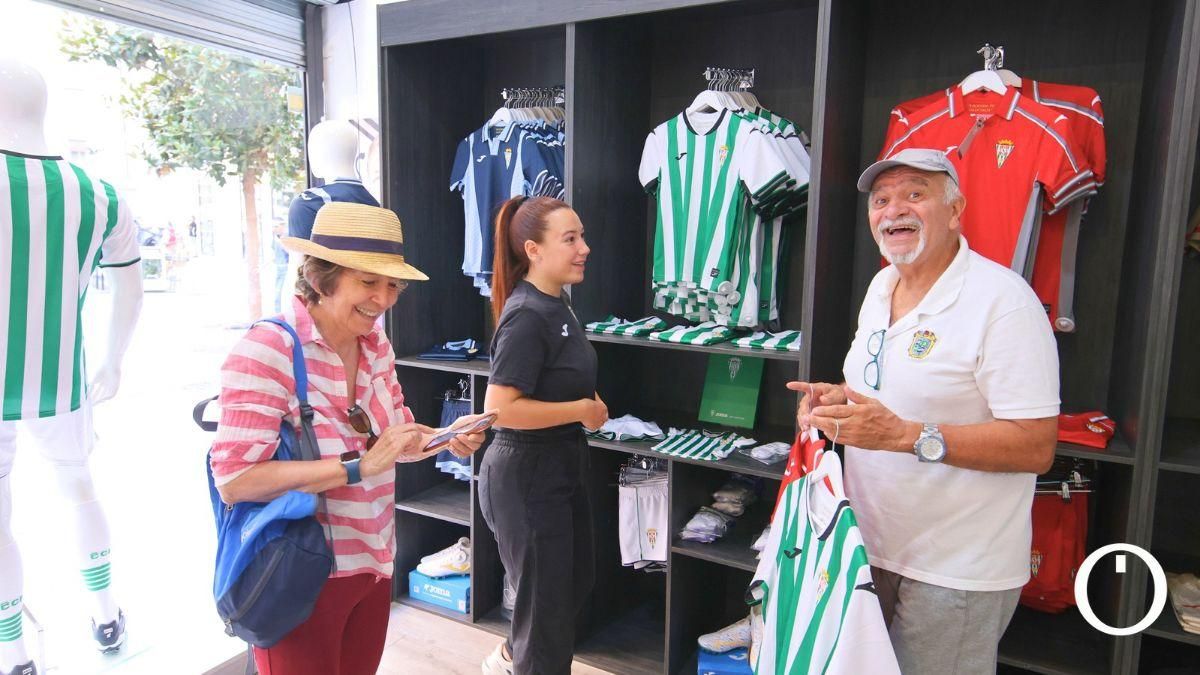El Córdoba CF comienza a vender sus nuevas equipaciones para la 2025-26