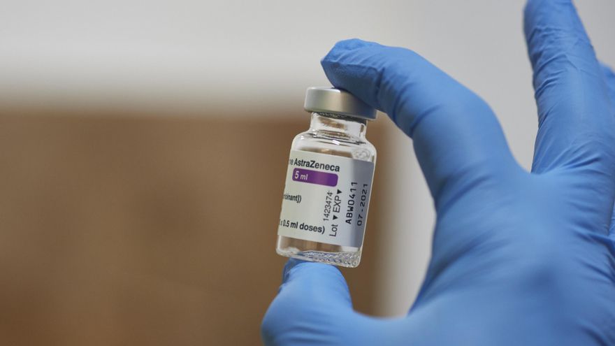 La Xunta usa el consentimiento informado para criticar al Gobierno por recomendar la segunda dosis de Pfizer a quienes recibieron ya AstraZeneca