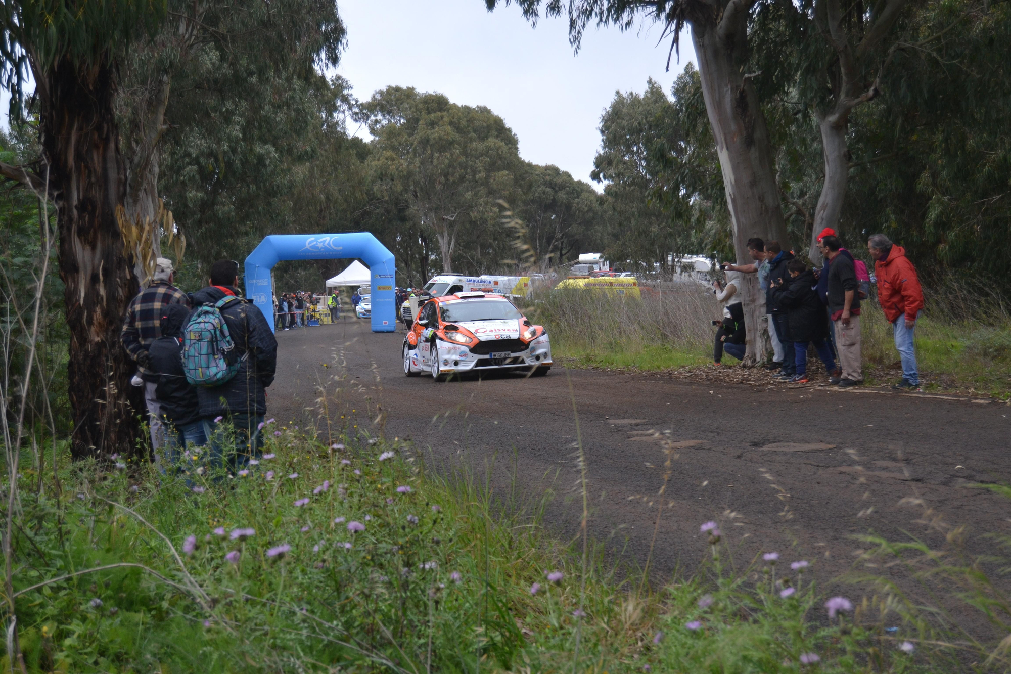 La salida del Rally Islas Canarias en el primer tramo del viernes 11, de Moya a Fontanales. (Iván Alejandro).
