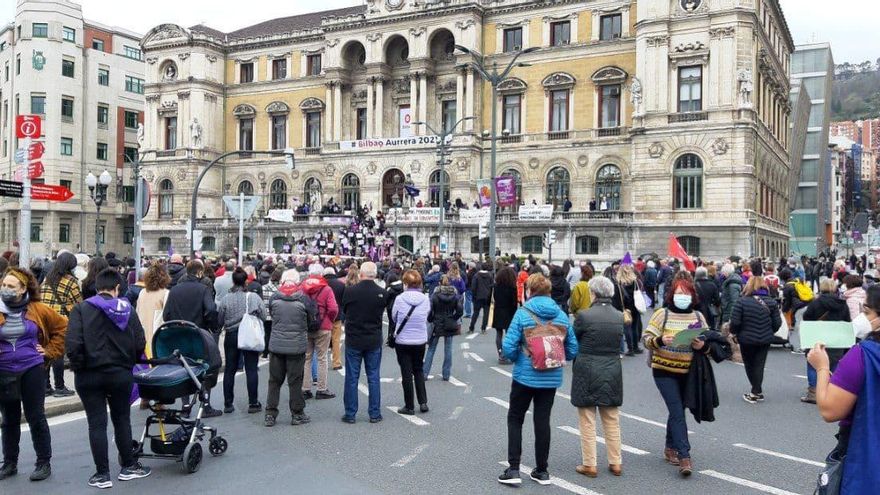 Concentración frente al Ayuntamiento de Bilbao