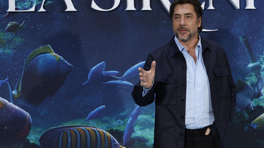 Javier Bardem presenta al grito de "viva la República" su personaje del Rey Tritón en 'La Sirenita'