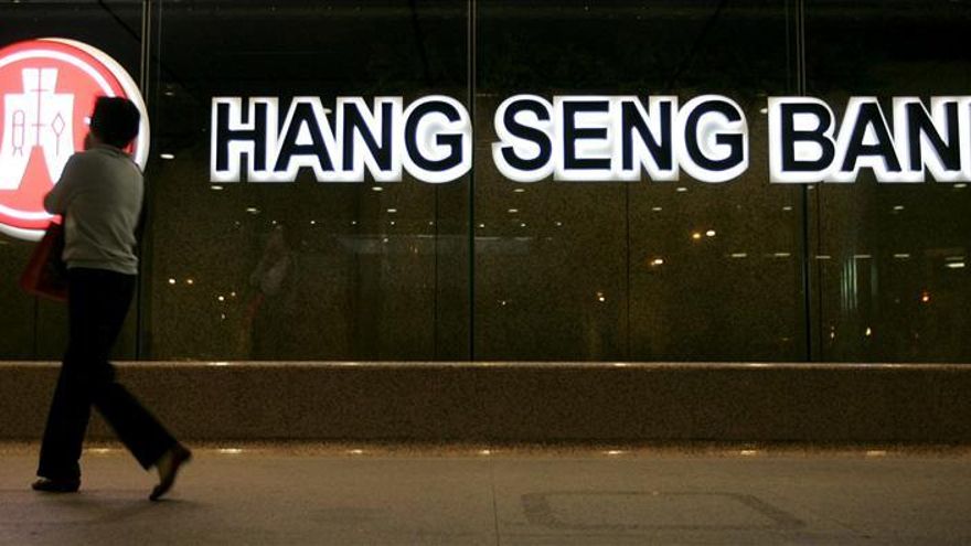 El índice Hang Seng baja el 1,64 por ciento, o 381,34 punto,s a media sesión