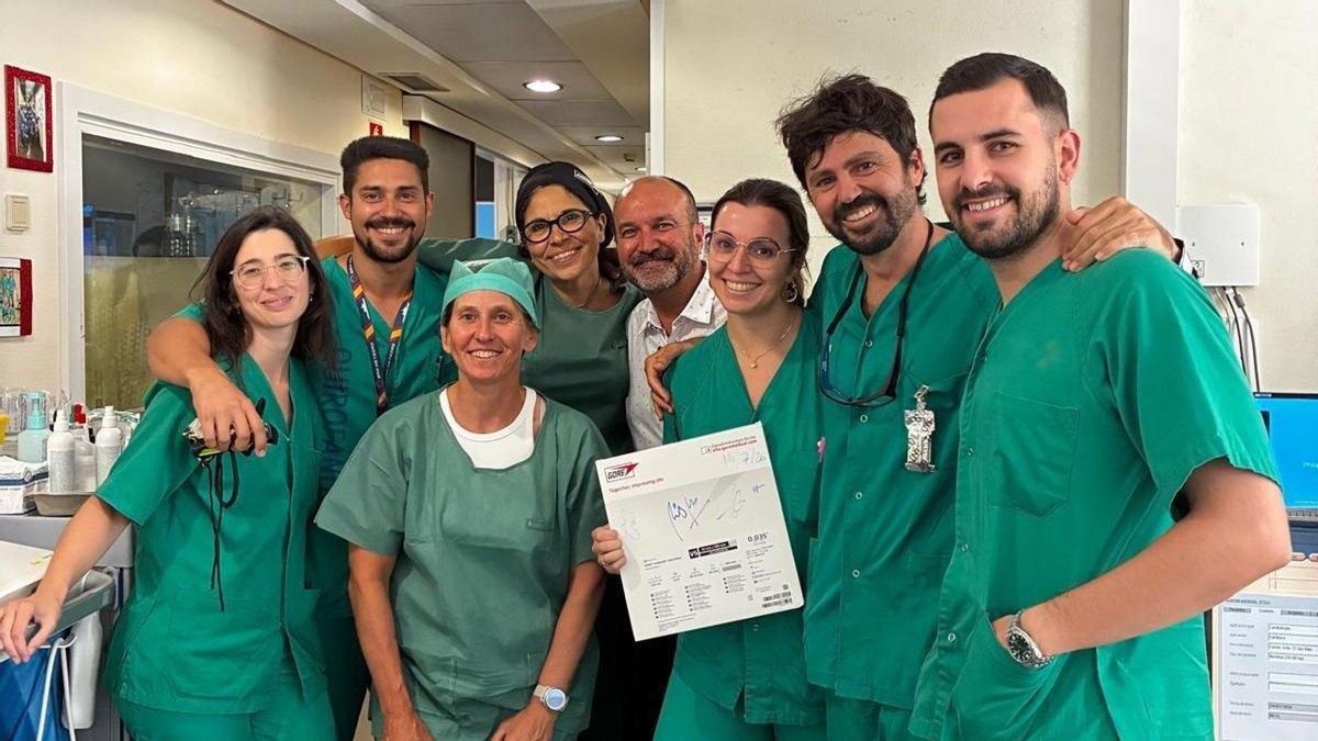 El Hospital de Gran Canaria Dr. Negrín implanta un nuevo dipositivo para tratar a pacientes con patología venosa compleja