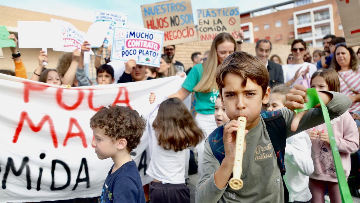 Protesta por el comedor en el CEIP Noreña de Córdoba