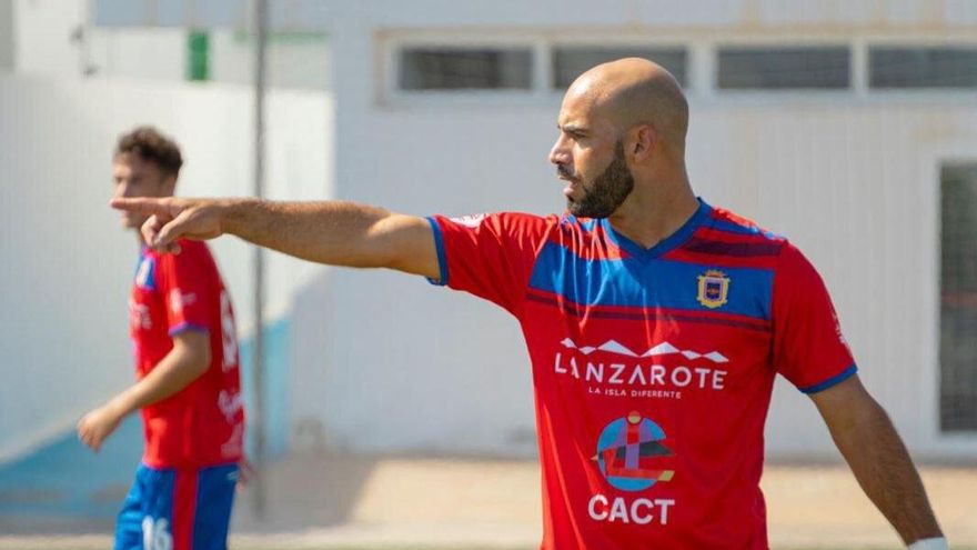 Lanzarote y San Fernando esperan un tropiezo de Las Palmas Atlético para desbancarlo