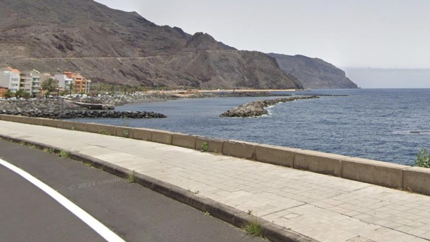 Vertido de aguas fecales en la costa de Santa Cruz de Tenerife por acumulación de toallitas en la red de saneamiento