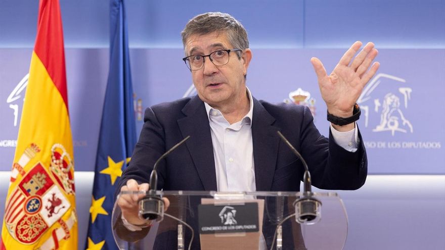 El portavoz del PSOE en el Congreso, Patxi López, durante una rueda de prensa en el Congreso de los Diputados, a 11 de noviembre de 2025, en Madrid (España).