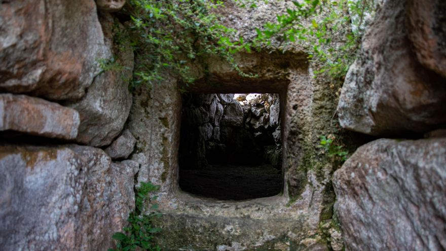 Un informe polèmic i els conflictes d'interessos posen en perill un jaciment patrimoni de la Humanitat a Menorca