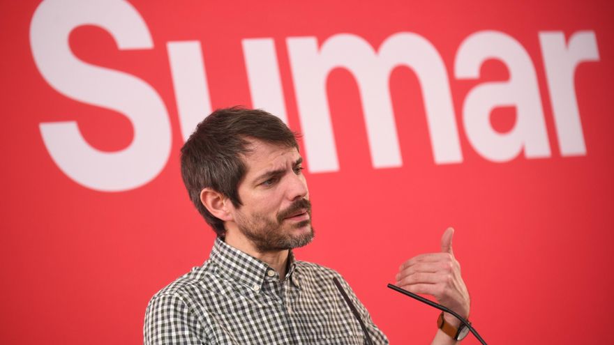 El portavoz de Sumar, Ernest Urtasun, durante una rueda de prensa, en el Espacio Rastro, a 12 de febrero de 2024, en Madrid (España).