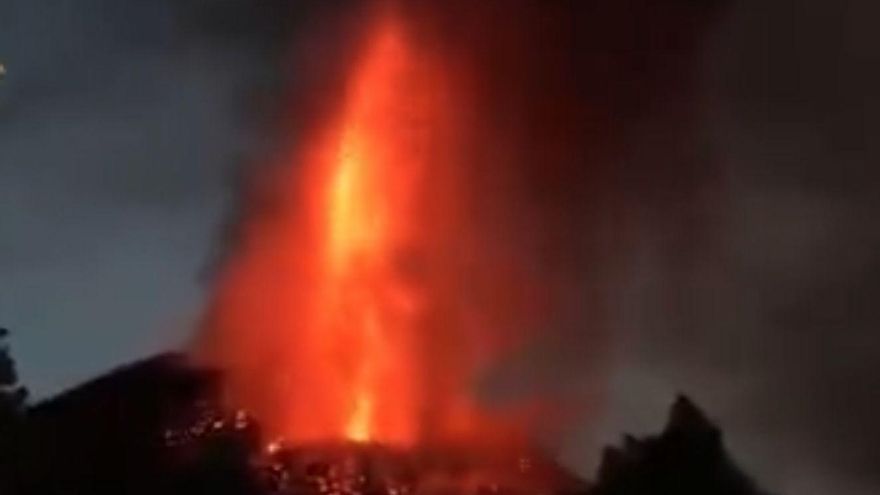 El volcán de La Palma este martes a las 20.00 horas.