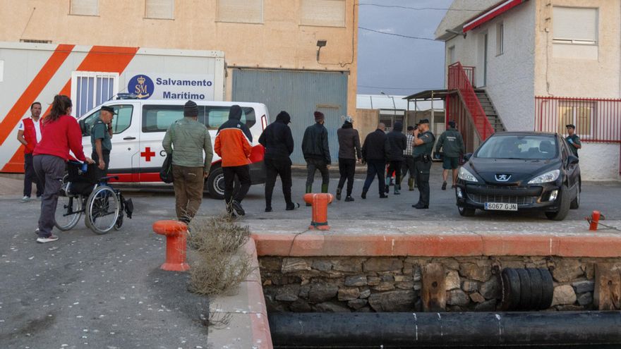 Interceptan una segunda patera con 14 inmigrantes en la costa de Granada