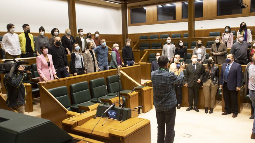 La canción de Navidad en euskera de EiTB une en el Parlamento Vasco a Vox y EH Bildu