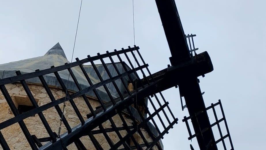 Un molino destrozado por el viento en Consuegra, a 30 de enero de 2026