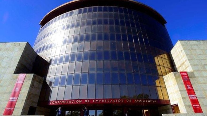 Fachada principal de la sede de la Confederación de Empresarios de Andalucía (CEA) en Sevilla