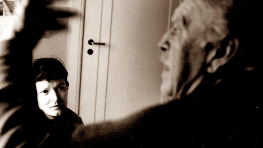 La artista Marta Hofmann: "Me asombra que Valencia no esté orgullosa de tener un mural precioso de Josep Renau"