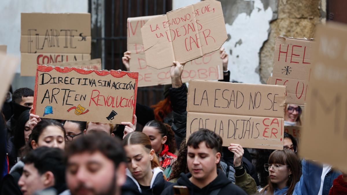 Estudiantes de la ESAD se manifiestan por la falta de calefacción