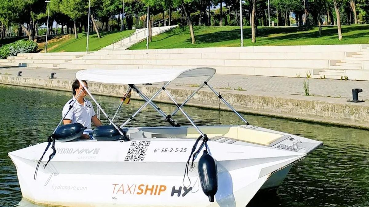 Es oficial, transporta 6 personas a la vez pero no es un taxi normal: es acuático y cruza el Guadalquivir