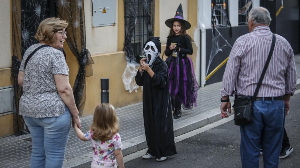 La calle López de Alba celebra su Halloween