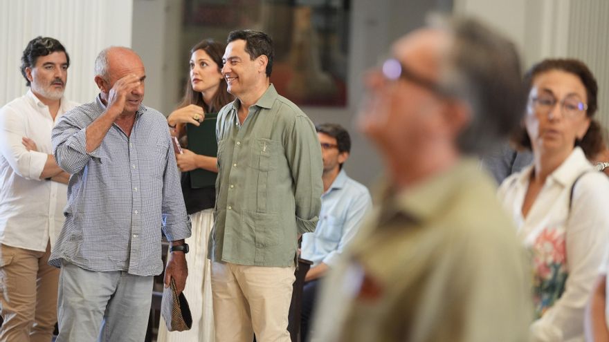 Moreno negociará "hasta el último minuto" con Vox, que critican "las prisas" del PP para la investidura del martes