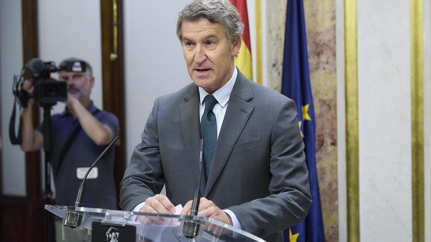 El presidente del PP, Alberto Núñez Feijóo, durante una rueda de prensa en el Congreso de los Diputados, a 24 de septiembre de 2025, en Madrid (España).