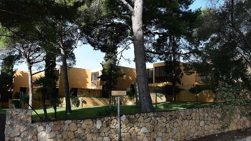 Apartamentos en los aledaños del castillo donde se hospedan los funcionarios del Banco de España.