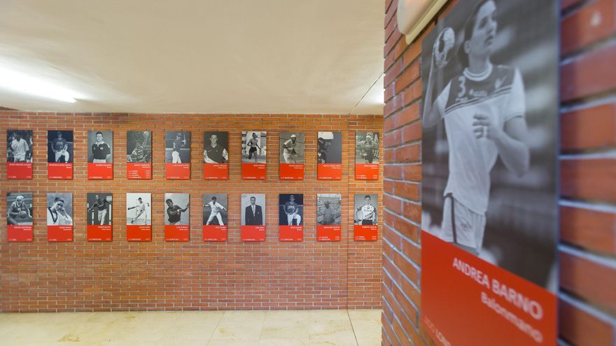 Exposición en homenaje a deportistas y técnicos navarros olímpicos y paralímpicos en la Universidad de Navarra