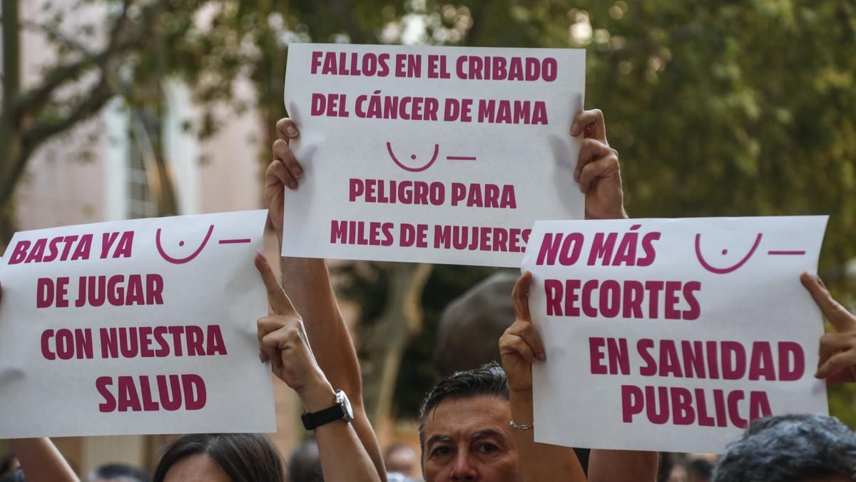 Sindicatos y Marea Blanca llaman a manifestarse por una "sanidad 100% pública" tras los fallos en el cribado de cáncer