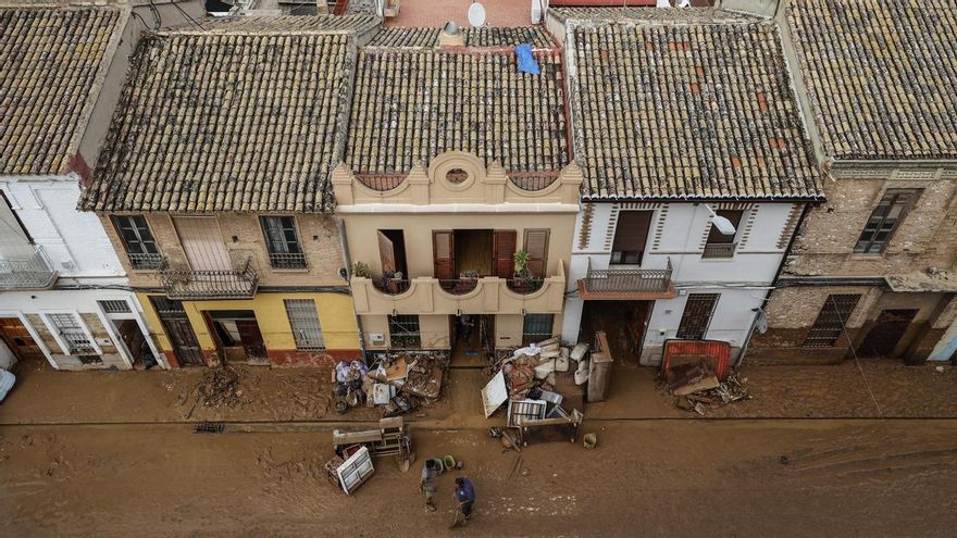 Com cal gestionar la salut mental després de la DANA: “Les etapes del dol no són universals. Cada persona té una experiència particular”