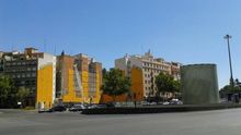 Aparece un solar en la esquina del parque del Retiro con la plaza que alberga la Estación de Atocha en Madrid