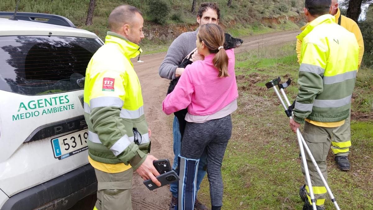 Entrega del perro Boro a sus dueños