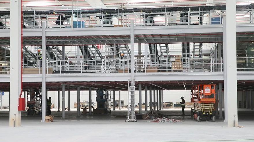 Nave logística en construcción