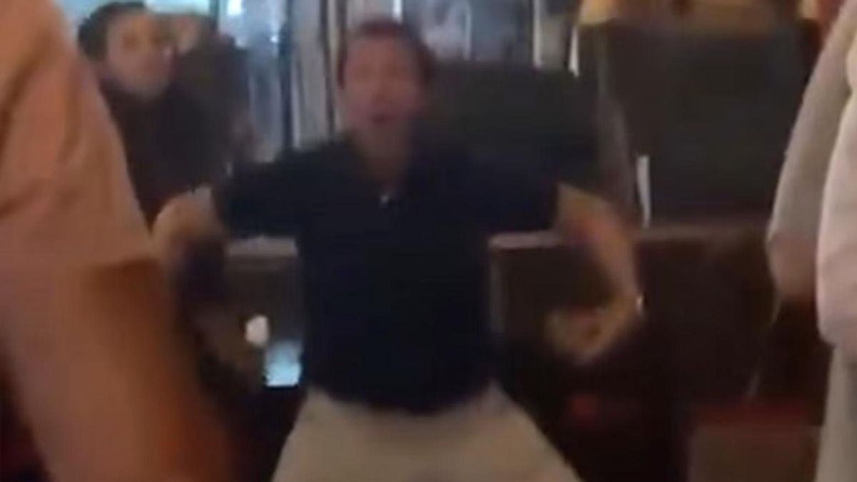 Un video muestra al padre de Agostina Paez replicando el gesto racista: "Es lamentable y lo repudio", dijo su hija