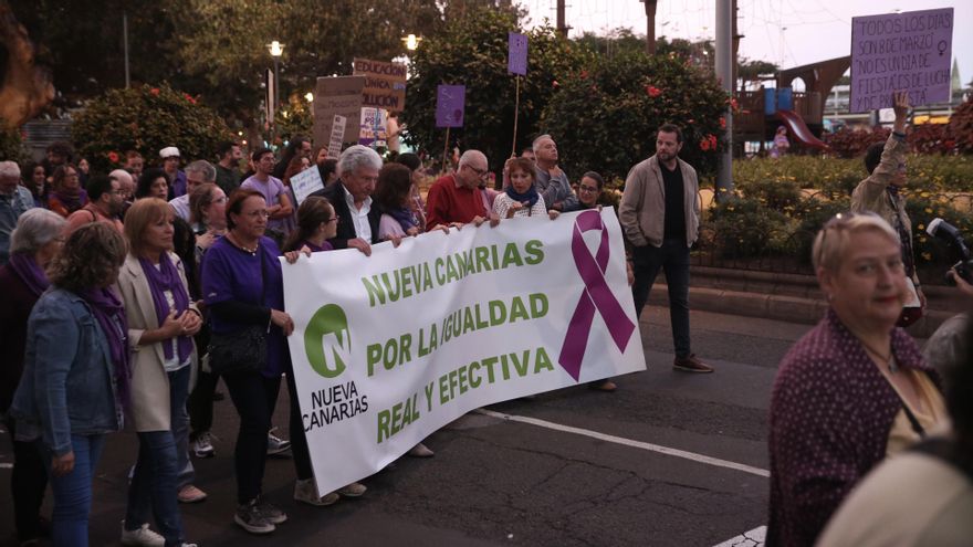 Manifestación por el 8M en Gran Canaria. Pancarta de NC