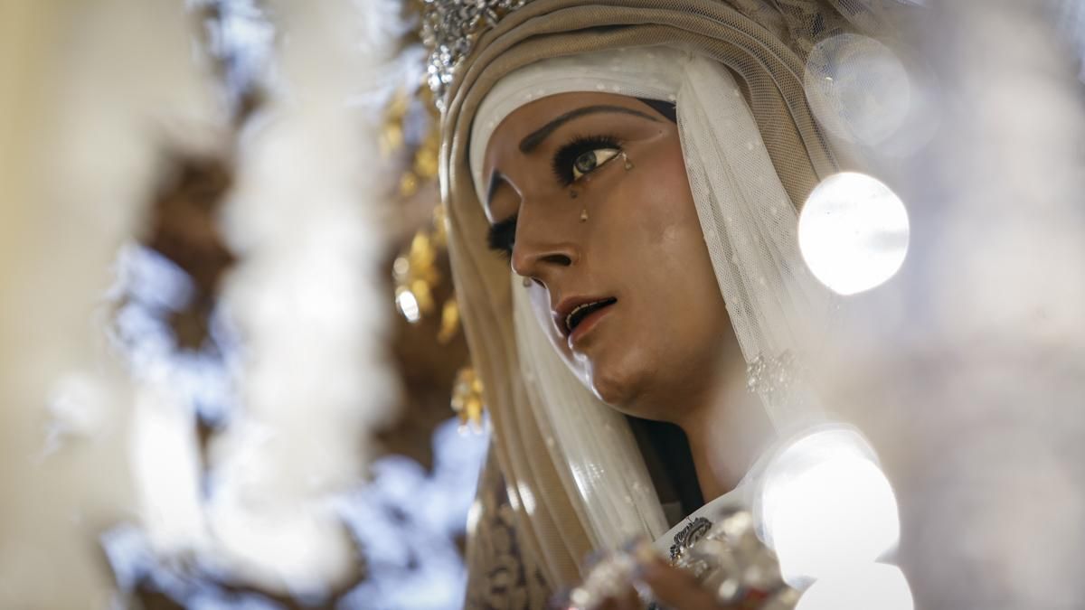 Salida procesional de la Hermandad del Amor, en imágenes