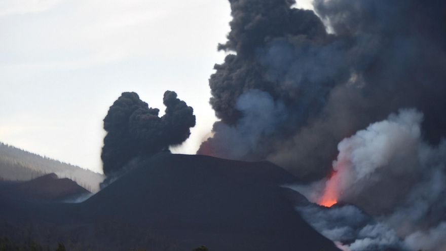 Imagen del volcán de La Palma. EFE/MIGUEL CALERO