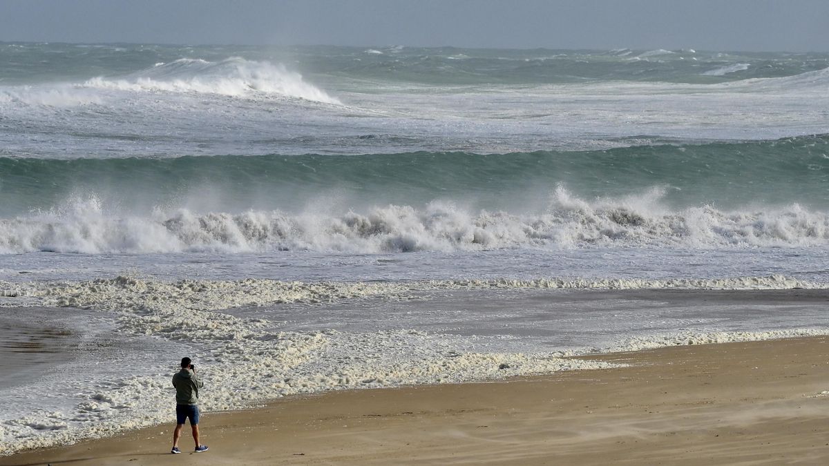 Alerta amarilla en el litoral asturiano por viento y olas de hasta cinco metros