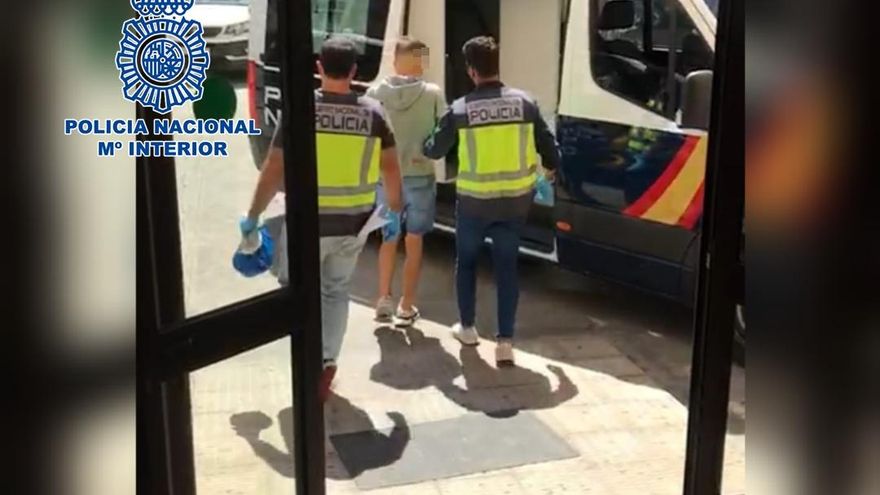 El detenido por, presuntamente, atracar con un arma simulada dos establecimientos en Tenerife