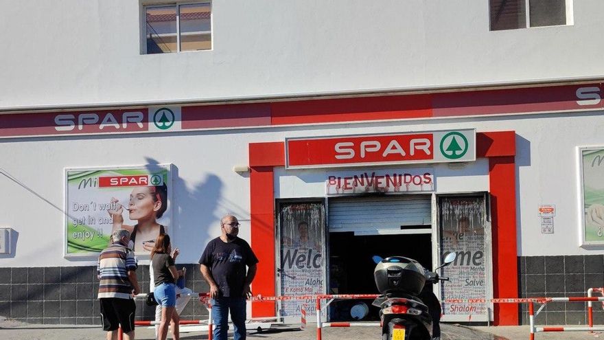 Se incendia una tienda de la cadena de supermercados Spar en Gran Canaria
